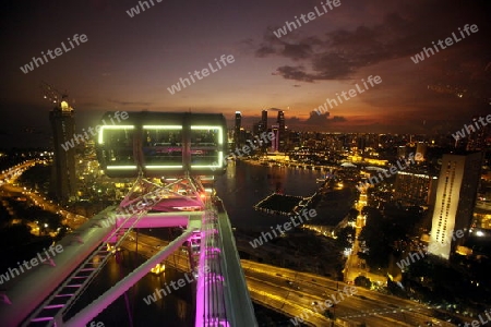 Das Riesenrad an der Marina Bay in Singapur im Inselstaat Singapur in Asien.