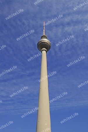 der 369 Meter hohe Fernsehturm am Alexanderplatz, Berlin, Mitte, Deutschland, Europa, oeffentlicherGrund