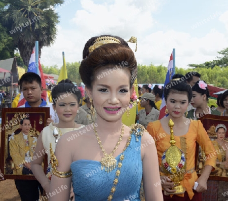 Ein Bild des Thailaendischen Koenig Bhumibol  bei Amnat Charoen im Isan im osten von Thailand in Suedostasien, 