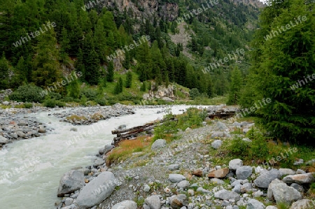 Fluss nach Regen