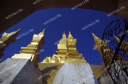 Das Wahrzeichen That Luang in der Hauptstadt Vientiane in Laos in Suedost Asien.