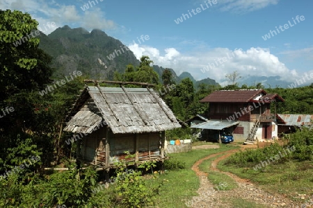 Ein Bergdorf in der Bergregion der Nationalstrasse 13 zwischen Vang Vieng und Luang Prabang in Zentrallaos von Laos in Suedostasien.