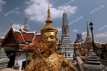 Die Tempelanlage des Wat Phra Kaew in Banglamphu in Bangkok der Hauptstadt von Thailand in Suedostasien.  