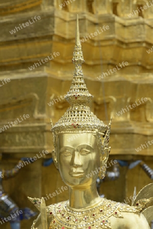 Die Tempelanlage des Wat Phra Kaew in der Hauptstadt Bangkok von Thailand in Suedostasien.