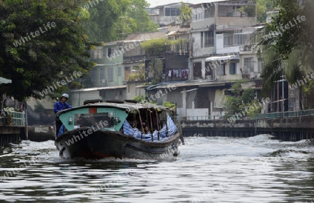 Ein Taxiboat auf dem Khlong Saen Saeb in der Stadt Bangkok in Thailand in Suedostasien.