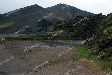 Der S?dwesten Islands, Obsidian-Lavafeld Laugahraun vor Vulkan-Kulisse in Landmannalaugar