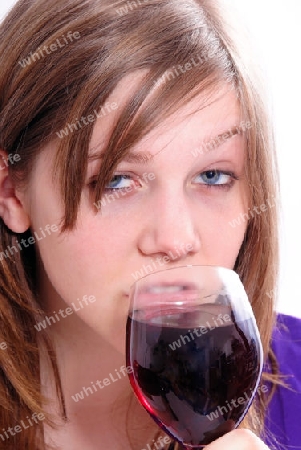 Frau mit Rotwein