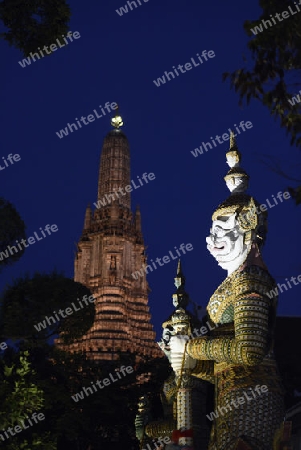 Der Wat Arun Tempel in der Stadt Bangkok in Thailand in Suedostasien.