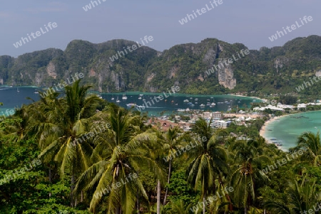 The view from the Viewpoint on the Town of Ko PhiPhi on Ko Phi Phi Island outside of the City of Krabi on the Andaman Sea in the south of Thailand. 