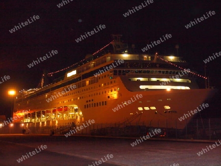 MSC Lirica bei Nacht