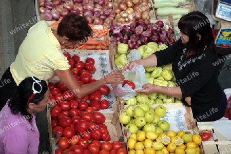 Die Markthalle von Pdgorica der Hauptstadt von Montenegro in Montenegro im Balkan in Europa.