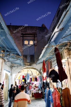 Afrika, Nordafrika, Tunesien, Tunis
Eine Gasse in der Medina mit dem Markt oder Souq in der Altstadt der Tunesischen Hauptstadt Tunis.




