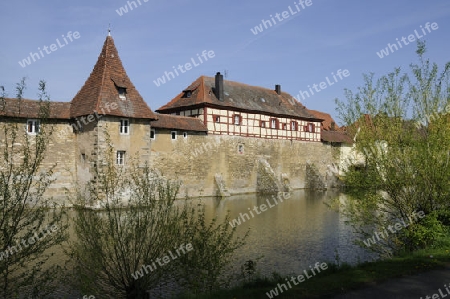 Seeweiher und Stadtmauer in Wei?enburg