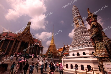 Die Tempelanlage des Wat Phra Kaew in Banglamphu in Bangkok der Hauptstadt von Thailand in Suedostasien.  