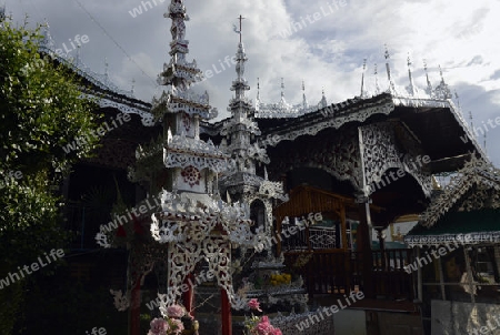 Der Tempel Wat Jong Kham und Jong Klang am See Nong Jong Kham im Dorf Mae Hong Son im norden von Thailand in Suedostasien.