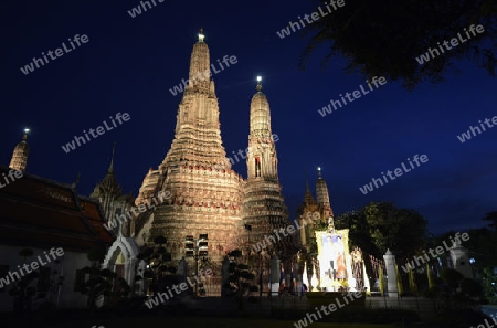 Der Wat Arun Tempel in der Stadt Bangkok in Thailand in Suedostasien.