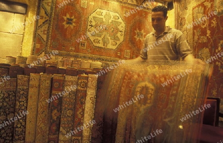 Der Markt, Souq oder Bzaar Kapali Carsi im Stadtteil Sultanahmet in Istanbul in der Tuerkey