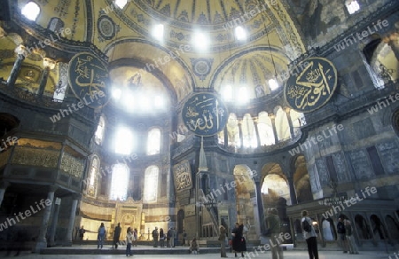 Die Moschee Aya Sofya im Stadtteil Sulranahmet in Istanbul in der Tuerkey.