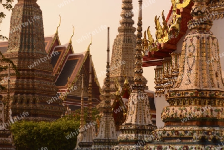 Die Tempelanlage des Wat Pho in der Hauptstadt Bangkok von Thailand in Suedostasien.