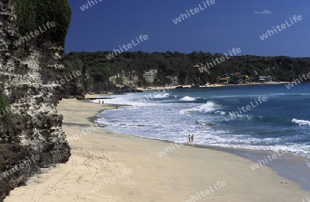 Ein Strand an der Kuta Beach in der Kuta Bay im Sueden von Bali auf der Insel Bali in Indonesien.