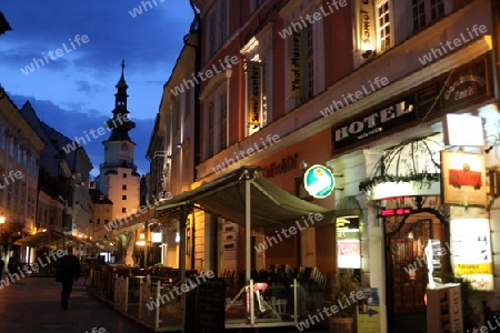 Europa, Osteuropa, Slowakei, Hauptstadt, Bratislava, Altstadt, Michalska Strasse, St Michaels Turm, Gasse, Sommer,  