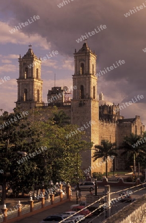 Die Kirche in der Altstadt von Valladolid im Staat Yucatan auf der Halbinsel Yuctan im sueden von Mexiko in Mittelamerika.     