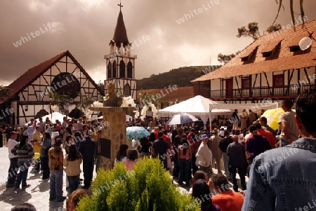 Suedamerika, Karibik, Venezuela, Colonia Tovar, Dorf, Haus, Kirche, Dorfzentrum, Deutsche Architektur, Schwarzwald Haus, Kollonie, mitten im Nebelwald, Landwirtschaft, Abend, Volksfest, Dorfplatz, Fest