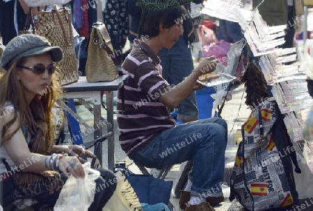 Der Markt bei einem Fest beim Santichaiprakan Park am Mae Nam Chao Phraya in der Hauptstadt Bangkok von Thailand in Suedostasien.