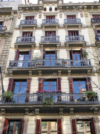 Historische Hausfassade in Barcelona