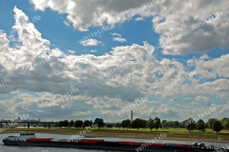 Wolken ?. Rheinschiff