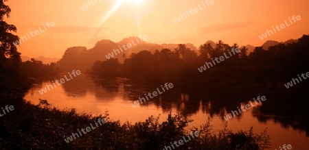 Die Landschaft am Xe Bang Fai River beim Dorf Mahaxai Mai von Tham Pa Fa unweit der Stadt Tha Khaek in zentral Laos an der Grenze zu Thailand in Suedostasien.