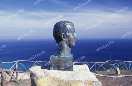 Europa, Atlantischer Ozean, Portugal, Insel, Madeira, Porto Santo, Meer, Landschaft, Aussichtspunkt, Miradouro, Ponta da Calheta, Denkmal, Bueste, 
Ein Denkmal auf dem Aussichtspunkt am Ponta de Calheta auf der Insel Porto Santo der Nachbarsinsel von