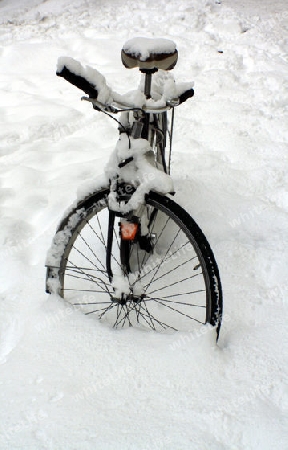 Fahrrad im Schnee