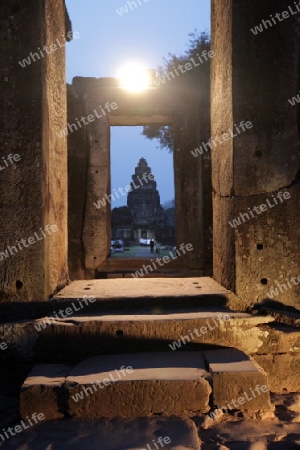 Die Khmer Tempel Anlage von Phimai bei Khorat in der provinz Nakhon Ratchasima im Nordosten von Thailand im Suedwesten von Thailand in Suedostasien.