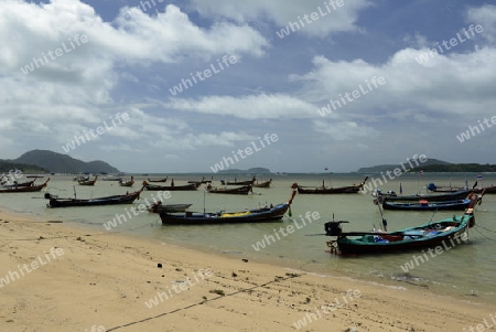 Der Strand in Rawai Beach im sueden der Insel Phuket im sueden von Thailand in Suedostasien.