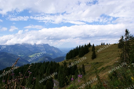 Blick von der Rossfeld-Panorama-Strasse auf den Untersberg