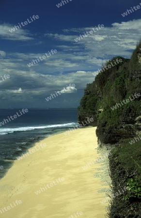 Ein Strand mit dem Namen Paradise Beach oder Dreamland Beach im Sueden der Insel Bali in Indonesien in Suedostasien.