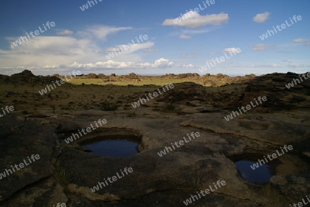 Wasserbecken im Felsen