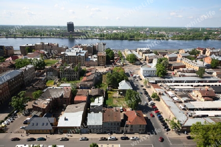 Das Stadtpanorama ueber die Altstadt von Riga der Hauptstadt