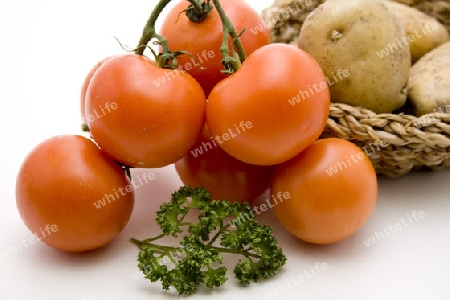 Frische Tomaten und Kartoffeln