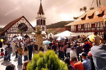 Amerika, Suedamerika, Venezuela, Deutsche Kolonie, Colonia Tovar, Bergdorf,  Das traditionelle Patronsfest des Heiligen Martin am Martinstag 11.November 2008 mit Deutschen Folkstaenzen und Deutschen Trachten im Bergdorf Colonia Tovar der ehemaligen