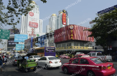 Die Skyline im Stadtgebiet um Pratunam im Zentrum der Hauptstadt Bangkok von Thailand in Suedostasien.