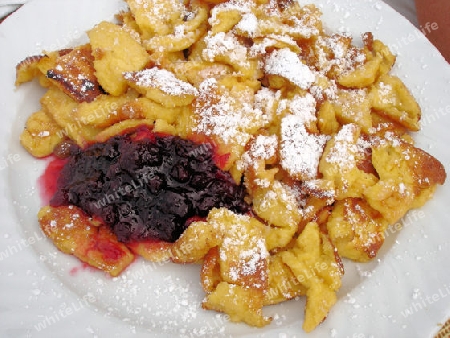 Kaiserschmarrn mit Preiselbeeren