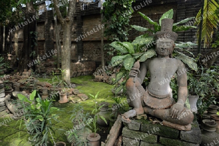 Traditionelle Figuren stehen im Garten von Ban Phor Linag Meuns Terracota Art zum Verkauf bereit dies im Terracota Garden in Chiang Mai im norden von Thailand in Suedostasien.