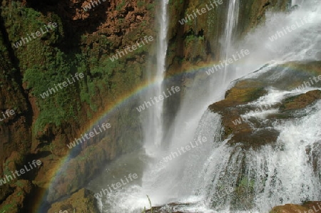 Wasserfall mit Regenbogen