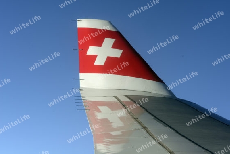 Ein Swiss Flugzeug auf dem Weg in die Hauptstadt Bangkok von Thailand in Suedostasien.