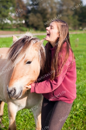 Frau mit Pony