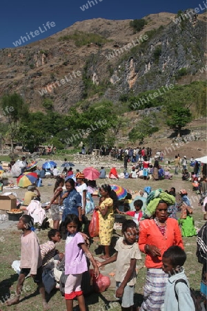 Der Wochenmarkt im Bergdorf Aituto suedlich von Dili in Ost Timor auf der in zwei getrennten Insel Timor in Asien.  