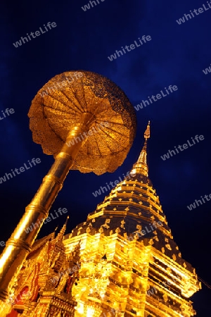 Der Chedi der Tempel Anlage des Wat Phra That Doi Suthep bei Chiang Mai in der Provinz Chiang Mai im Norden von Thailand in Suedostasien.