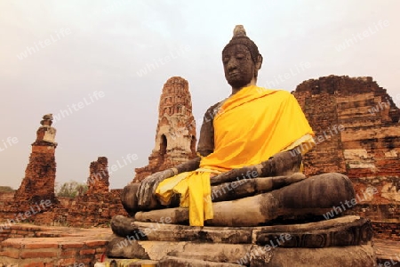 Der Wat Ratburana Tempel in der Tempelstadt Ayutthaya noerdlich von Bangkok in Thailand. 